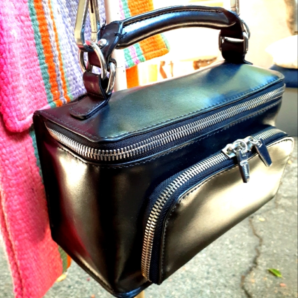 Black Zara bag retro doctor look